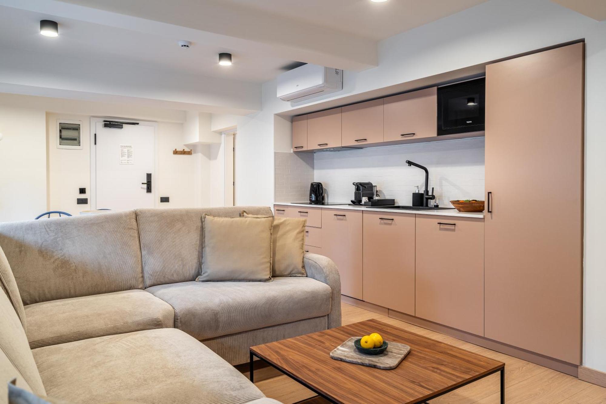 Old Town Apartments By Olala Homes Букурещ Екстериор снимка
